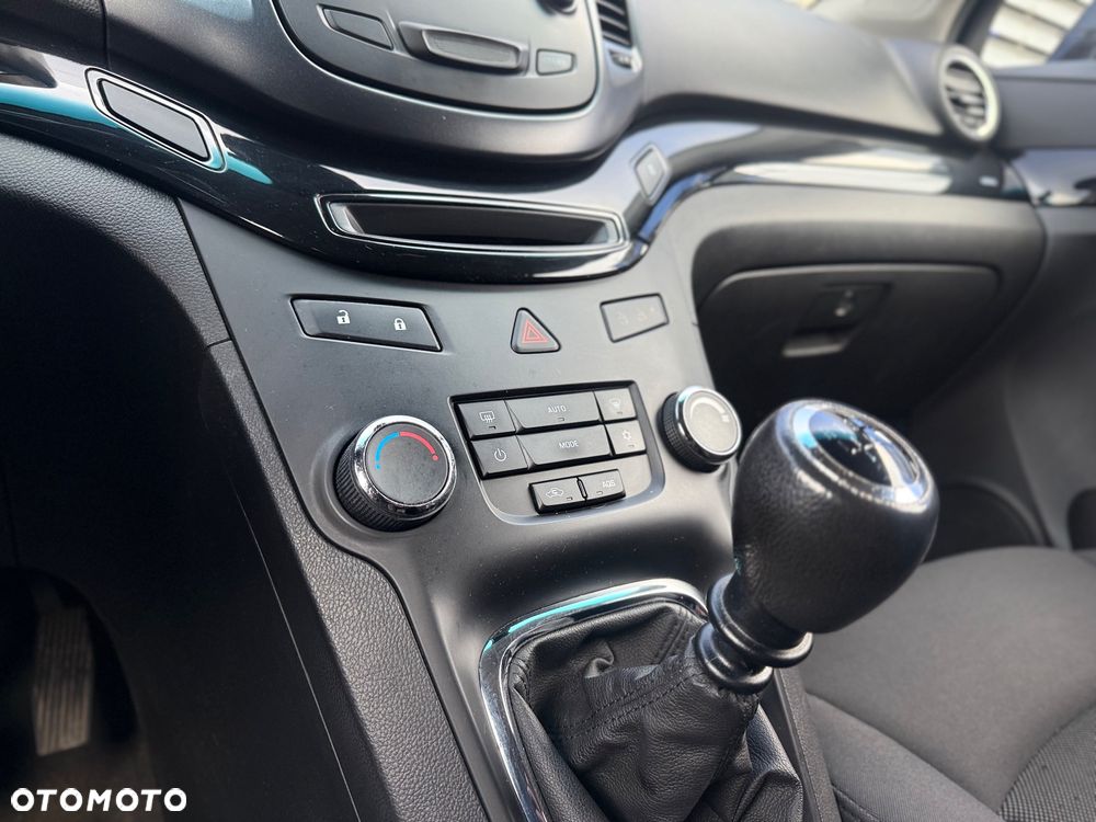 Chevrolet Orlando - 12