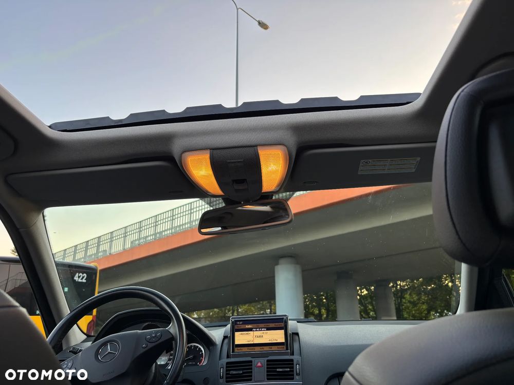 Mercedes-Benz Klasa C 200 CGI Automatik BlueEFFICIENCY Avantgarde - 32