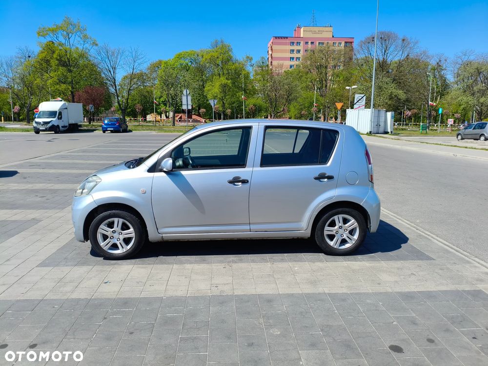 Daihatsu Sirion 1.0 - 5
