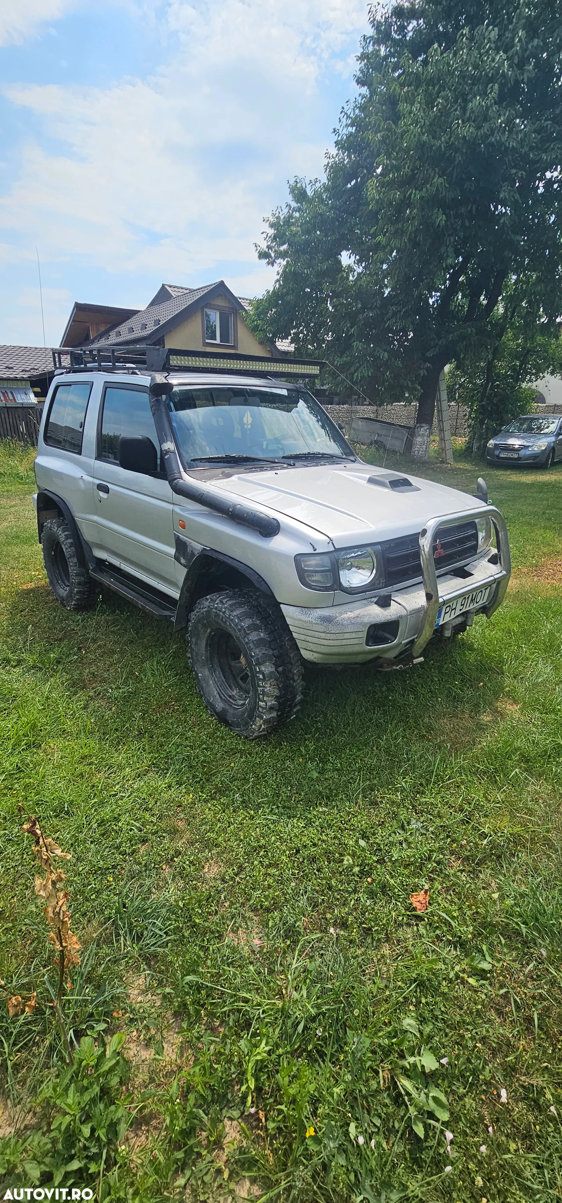 Mitsubishi Pajero - 2