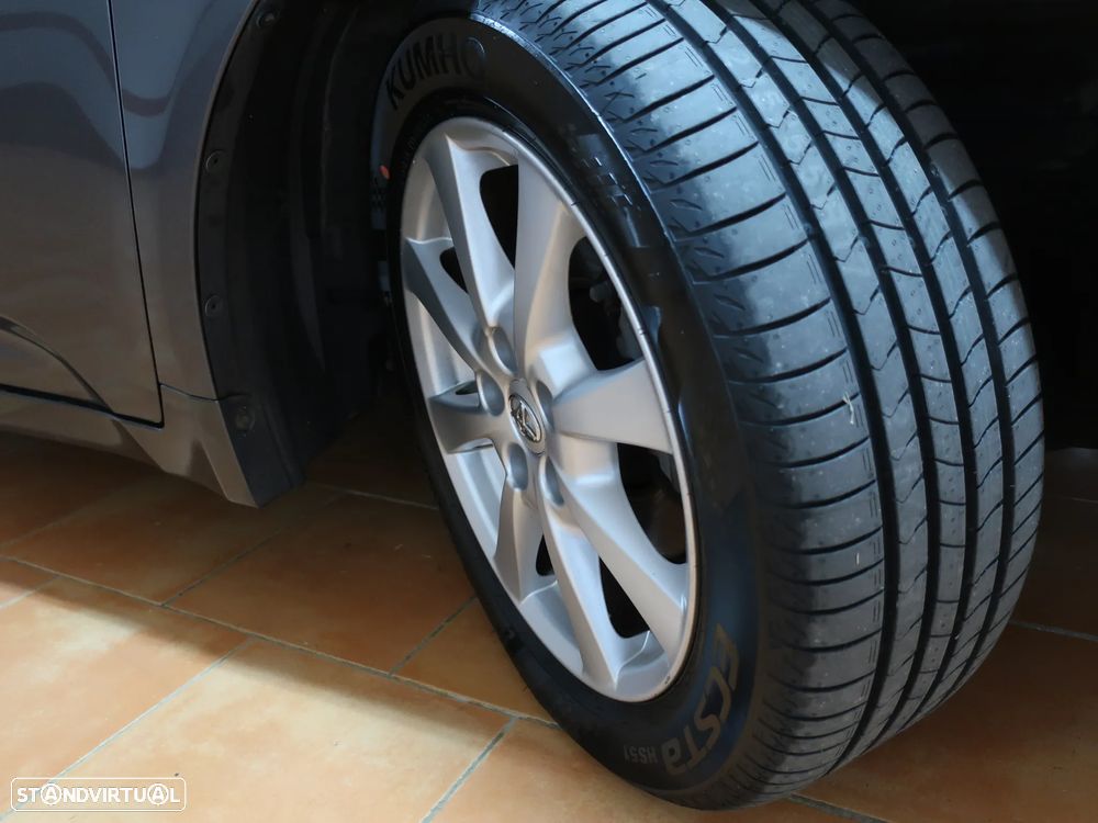 Toyota Avensis SW 2.0 D-4D Exclusive +Pele+GPS - 6