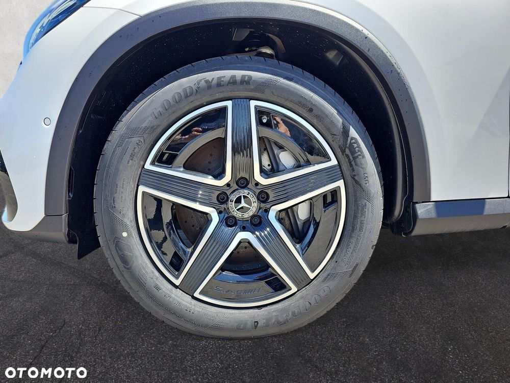 Mercedes-Benz GLA - 10