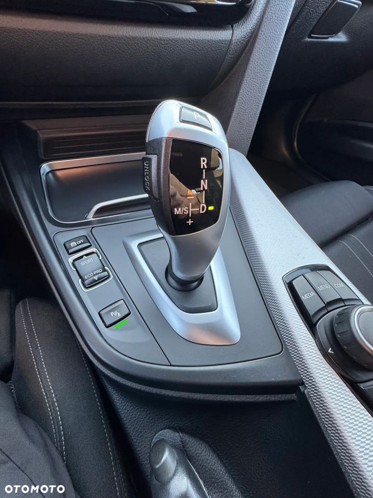 BMW Seria 3 320i - 16