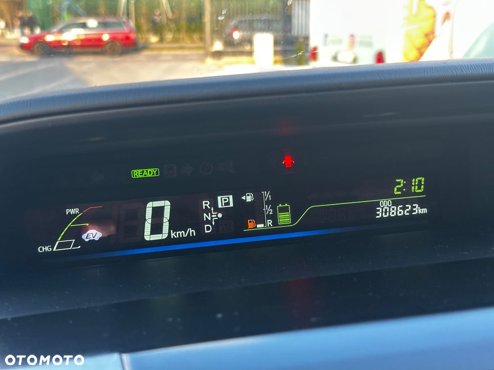 Toyota Prius+ (Hybrid) - 30