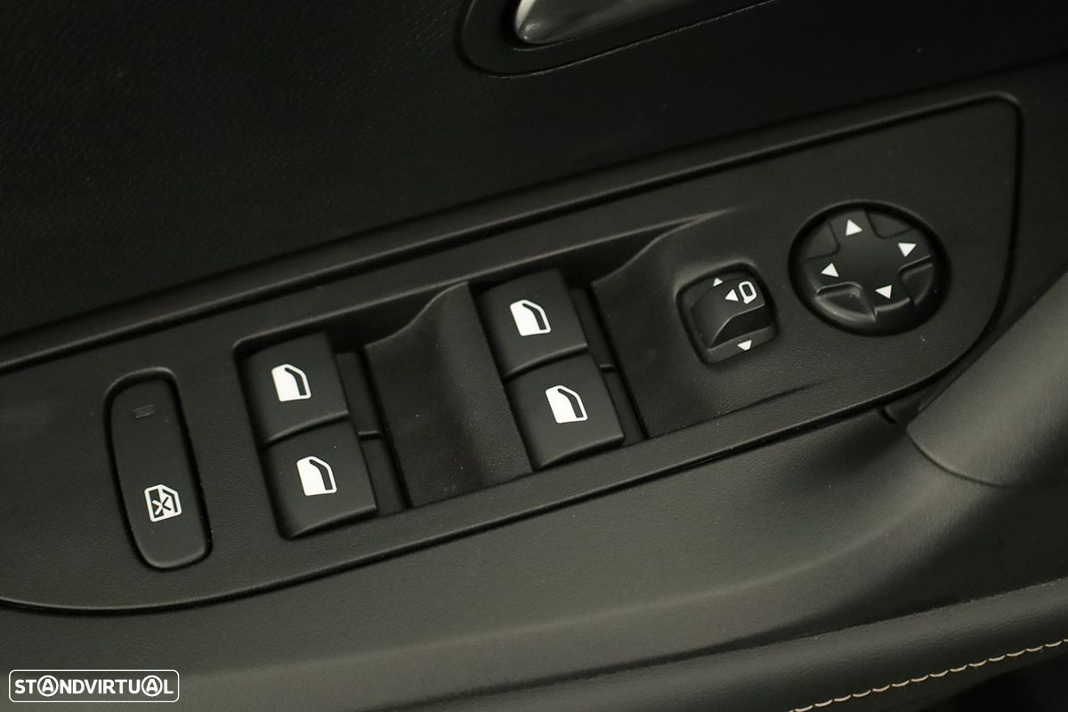 Peugeot 2008 1.2 PureTech Allure - 21