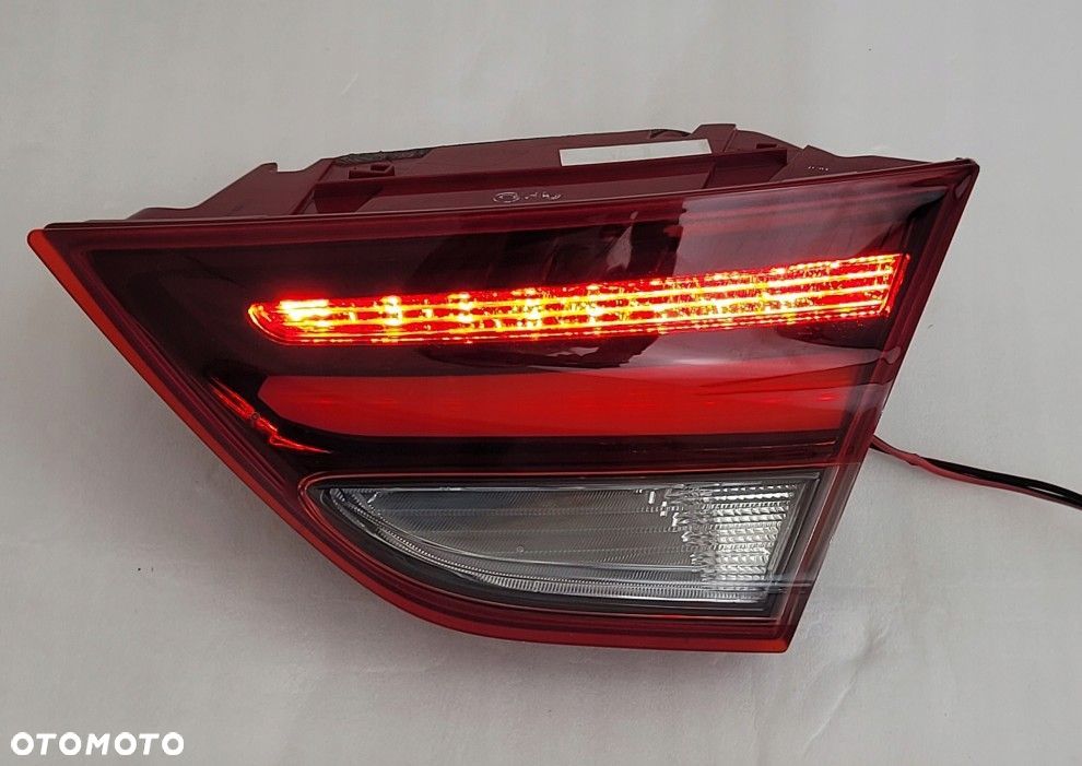 LAMPA PRAWA TYŁ TYLNA W KLAPĘ HYUNDAI i30 III FASTBACK 2016- LED E916873 - 2