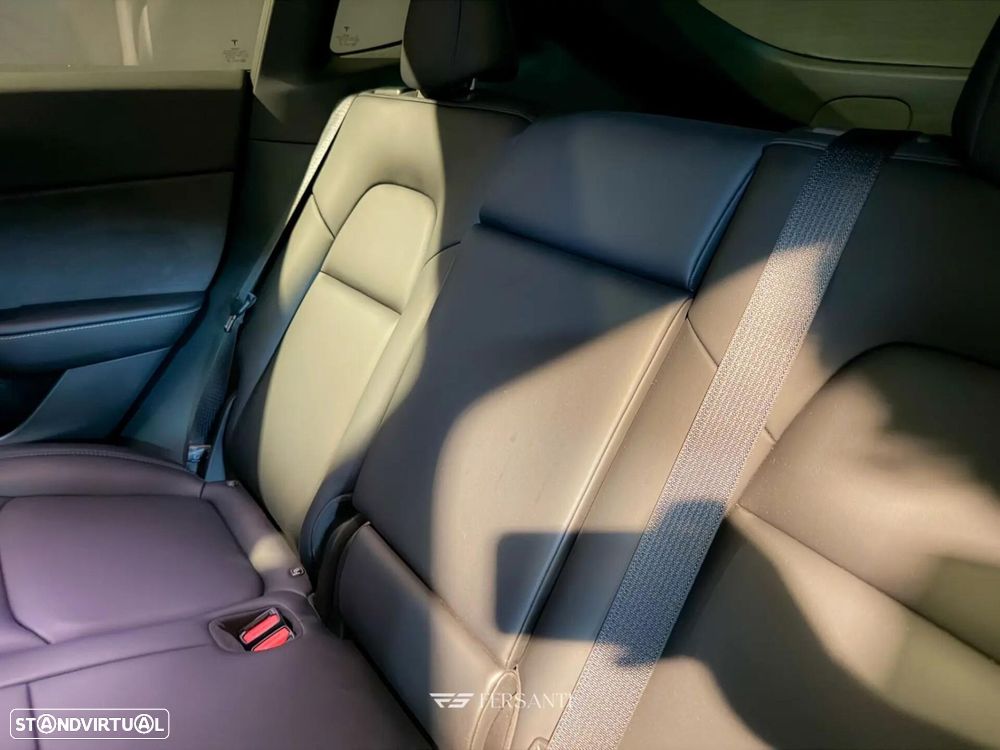 Tesla Model Y Long Range Dual Motor AWD - 17