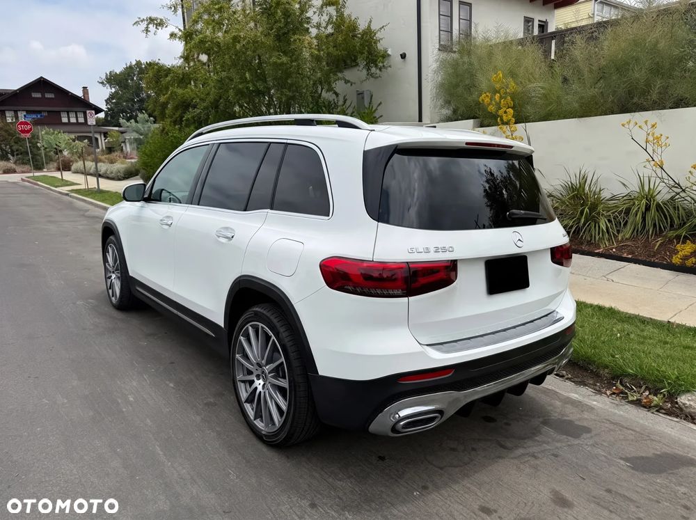 Mercedes-Benz GLB - 4