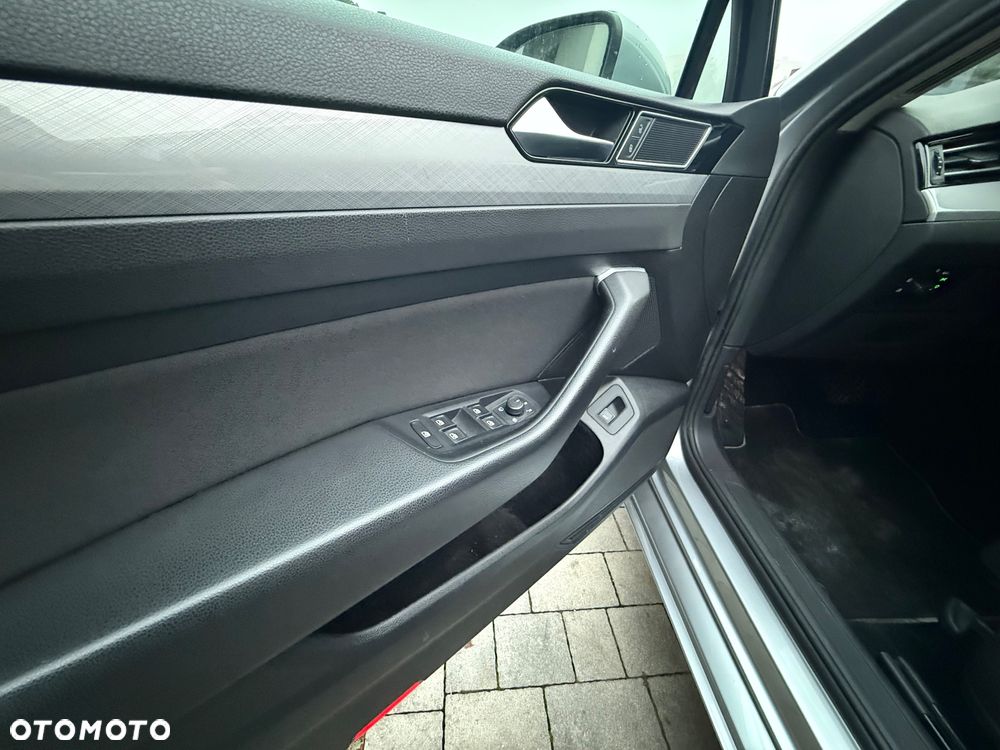 Volkswagen Passat - 10