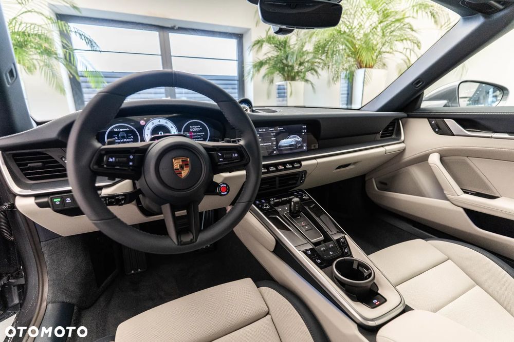 Porsche 911 Carrera 4S - 8