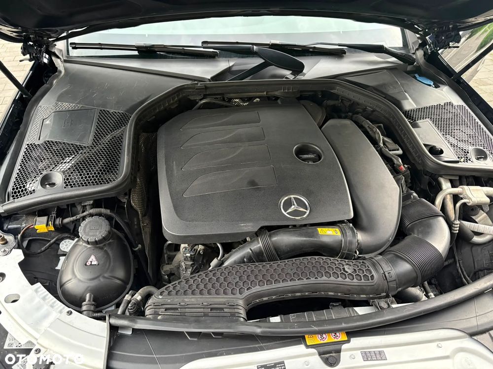 Mercedes-Benz Klasa C 300 4MATIC 9G-TRONIC - 21