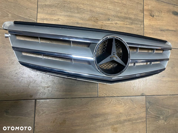 Grill gril atrapa Mercedes C w204 A2048800023 ORG