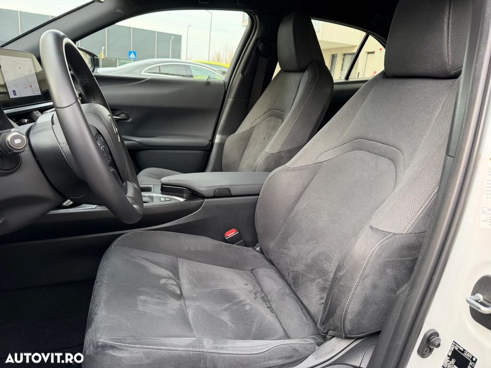 Lexus UX 250h FWD Business - 14