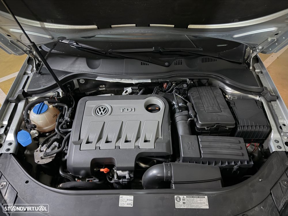 VW Passat Variant 2.0 TDI Highline - 23
