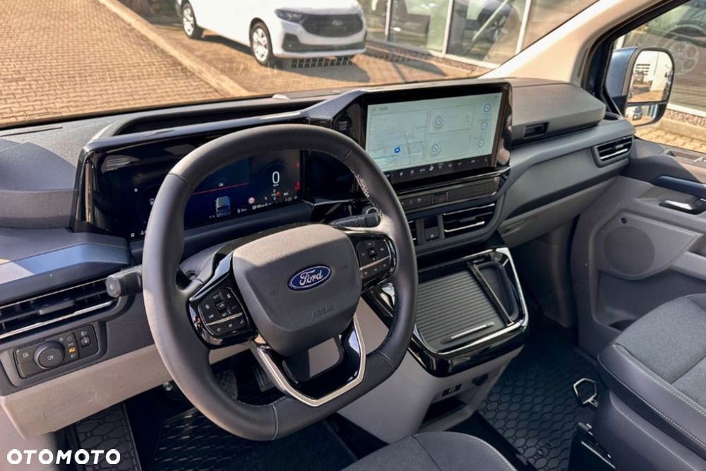 Ford Tourneo Custom - 11