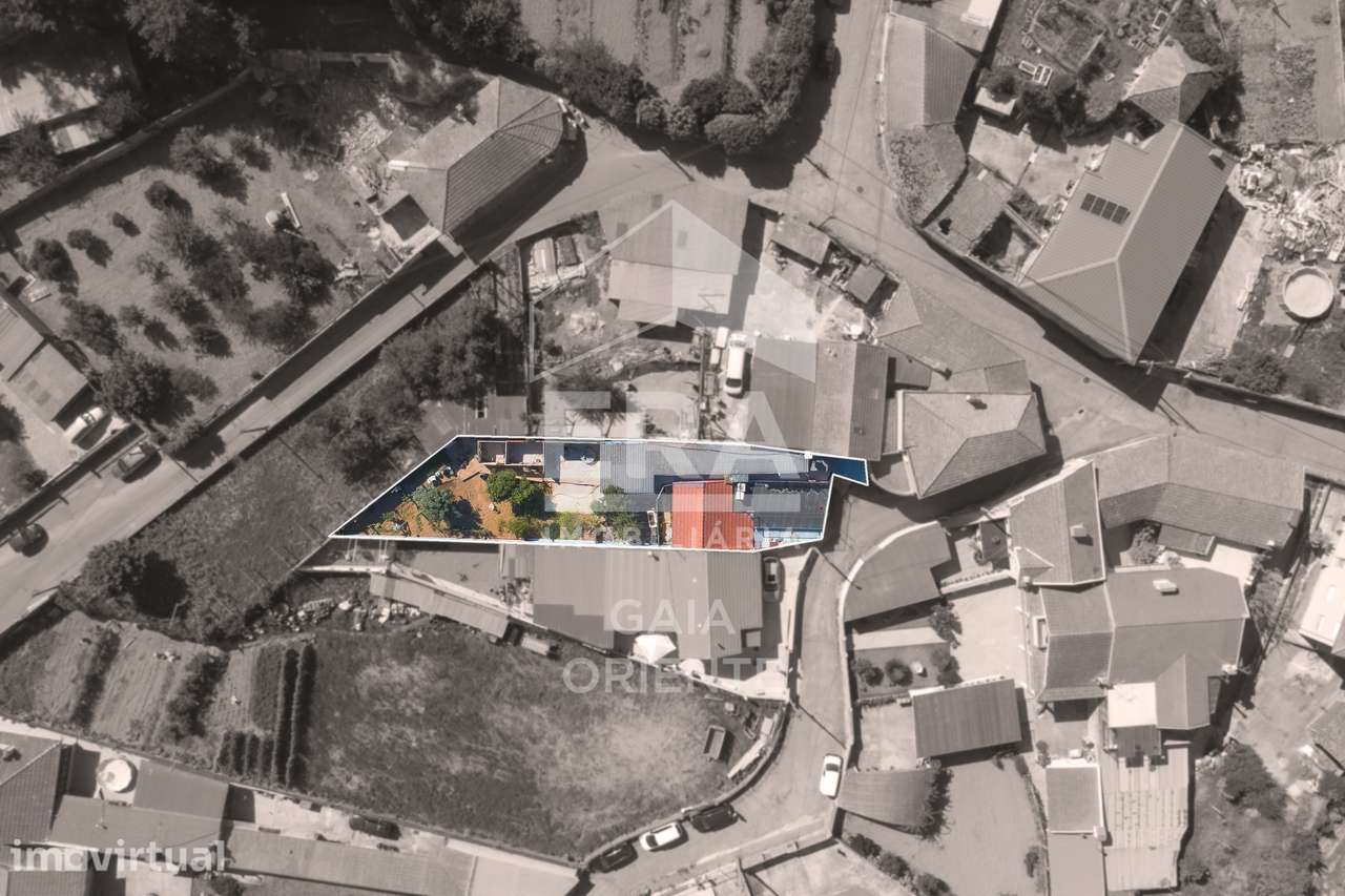 Conjunto de 3 Casas para Investimento em Pedroso - Grande imagem: 2/6