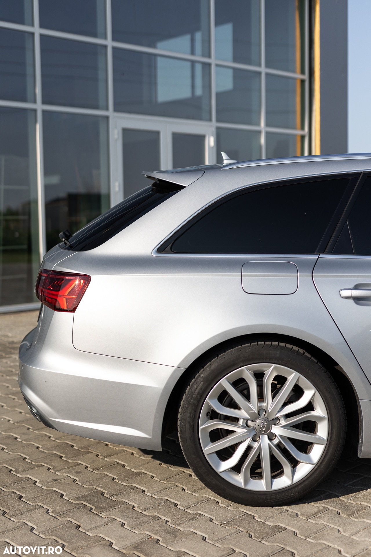 Audi A6 Avant 2.0 TDI Ultra S tronic - 9