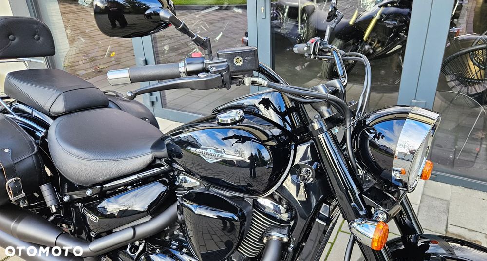 Suzuki Intruder - 12