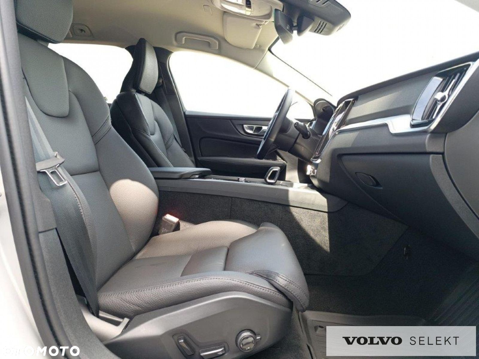 Volvo V60 Cross Country - 12