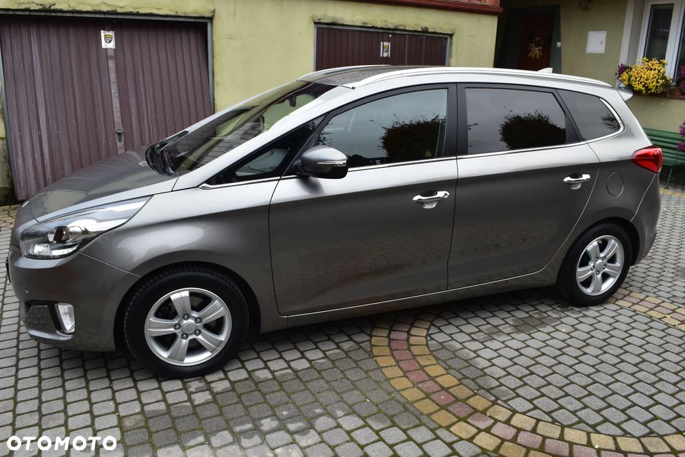 Kia Carens - 14