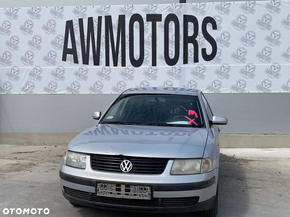 VOLKSWAGEN PASSAT 1998 *SAMOCHÓD NA CZĘŚCI* 1425 MASKA, LAMPA, DRZWI, LUSTERKO, ZDERZAK, GRILL, BŁOTNIK, KLAPA, BELKA, DESKA, FOTELE, KANAPA, ĆWIARTKA KIEROWNICA, TARCZE, ZACISKI, ZAWIESZENIE, KOMPLETNY PRZÓD, KOMPLETNY TYŁ, LICZNIK, ZEGARY, PRAWE LEWE PRZÓD TYŁ - 2