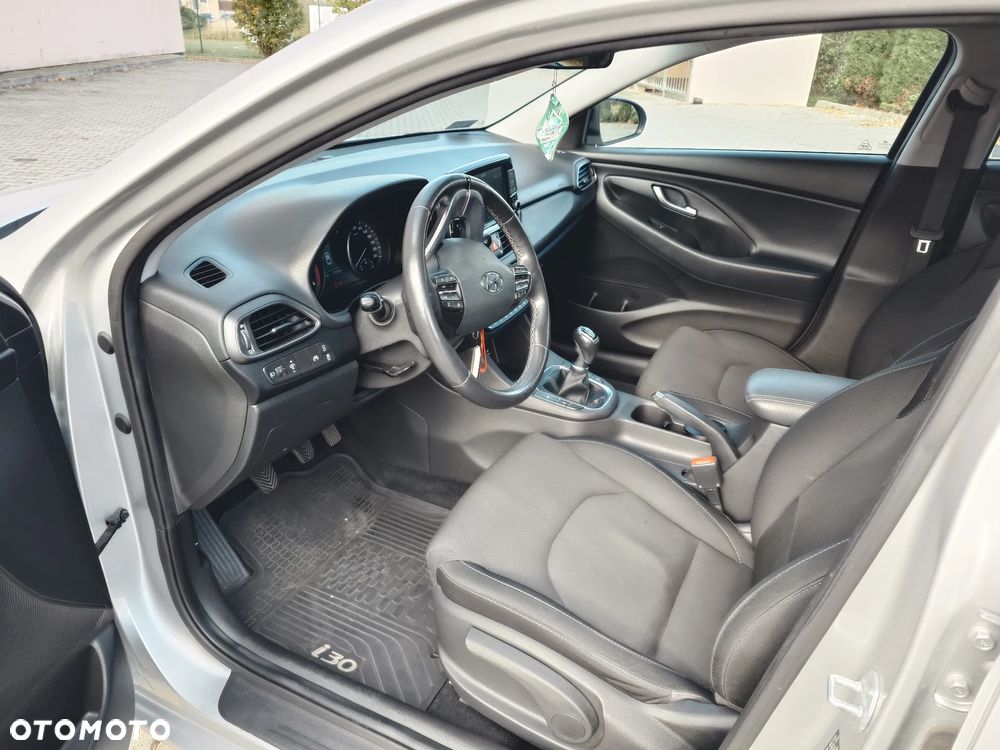 Hyundai i30 Fastback 1.6 CRDI Premium - 8