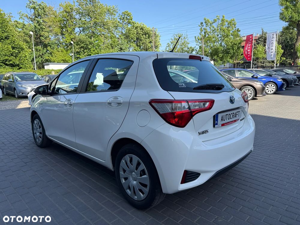 Toyota Yaris Hybrid 100 Active - 29
