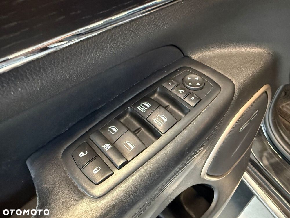 Jeep Grand Cherokee - 25