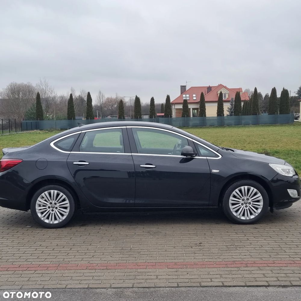 Opel Astra 1.6 Exklusiv - 2
