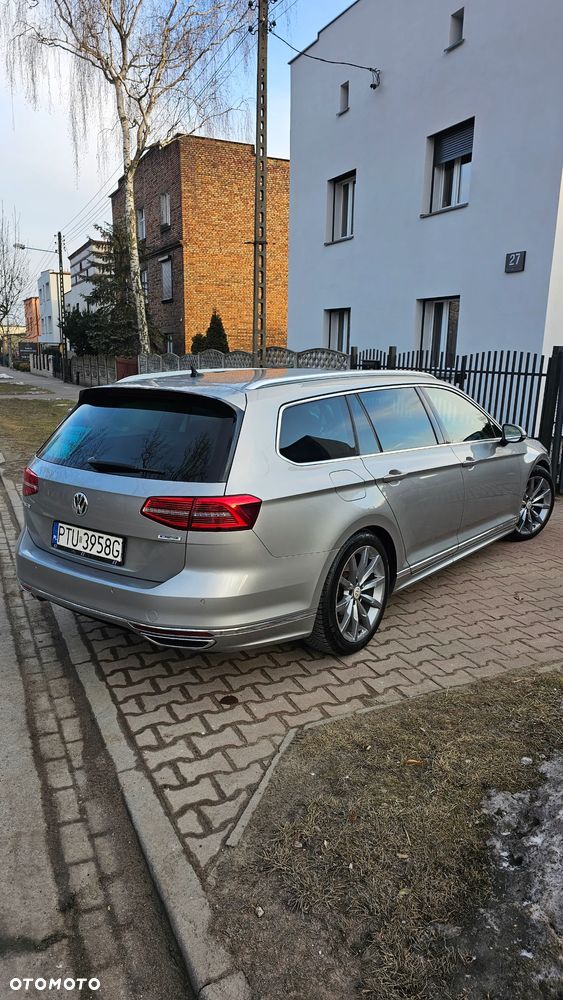 Volkswagen Passat 1.6 TDI SCR DSG Conceptline - 2