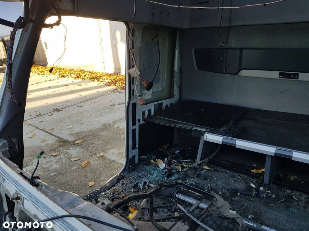 KABINA ĆWIARTKA PRAWA  VOLVO FH 2005 - 2022 460 - 7