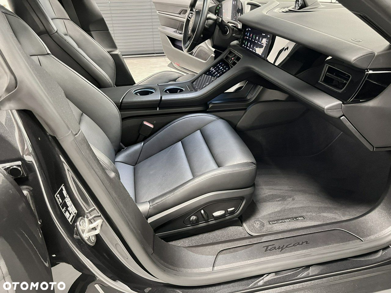Porsche Taycan Sport Turismo Performance Plus - 18