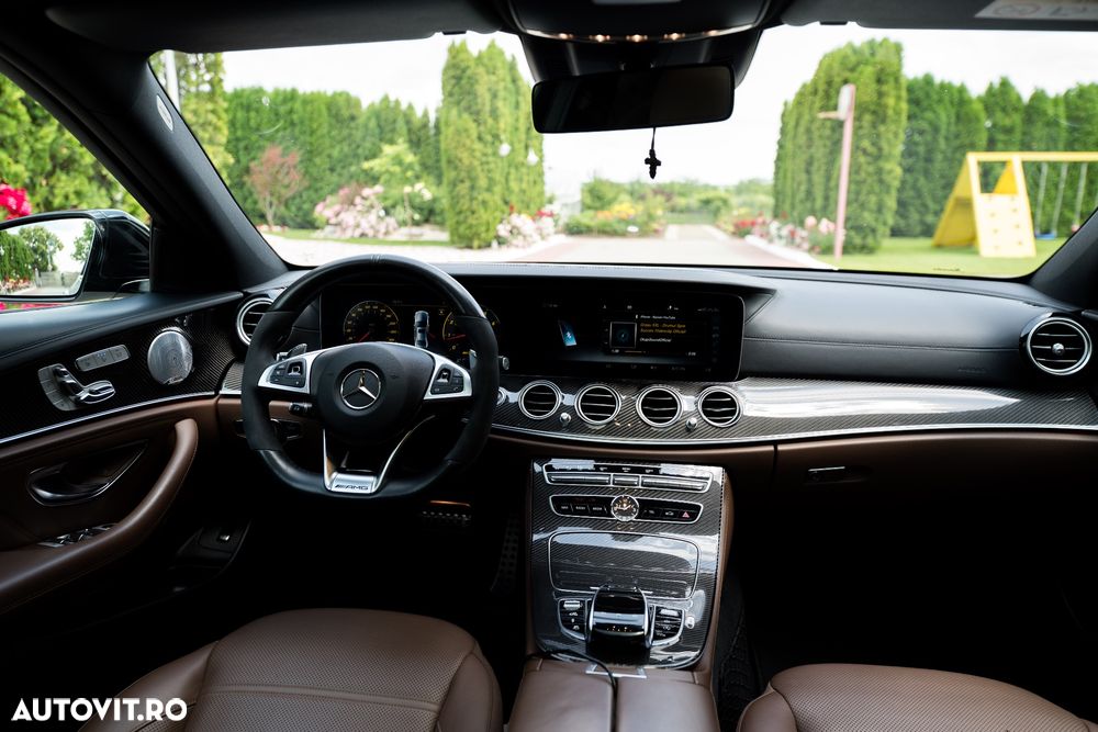 Mercedes-Benz E - 12