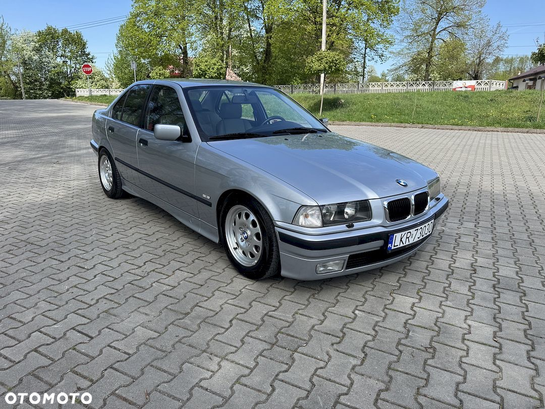 BMW Seria 3 320i - 4