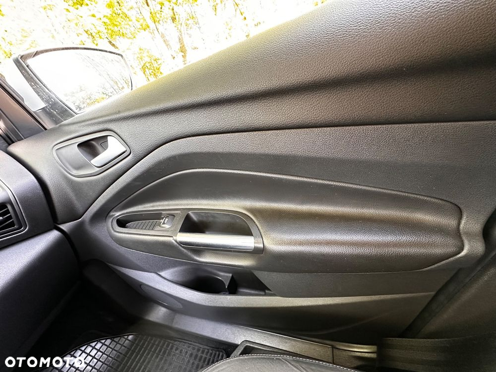 Ford Kuga 1.5 EcoBoost 2x4 Titanium - 9