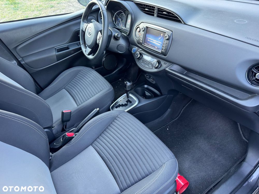 Toyota Yaris Hybrid 100 Premium - 12