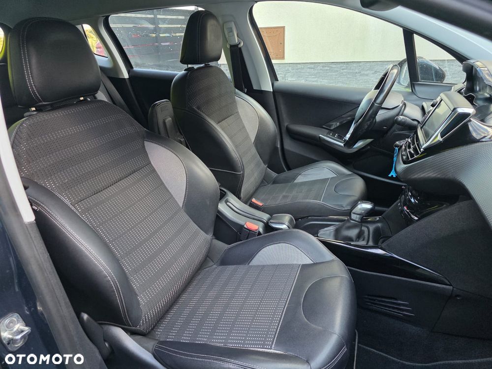 Peugeot 2008 1.2 Pure Tech Allure S&S - 15