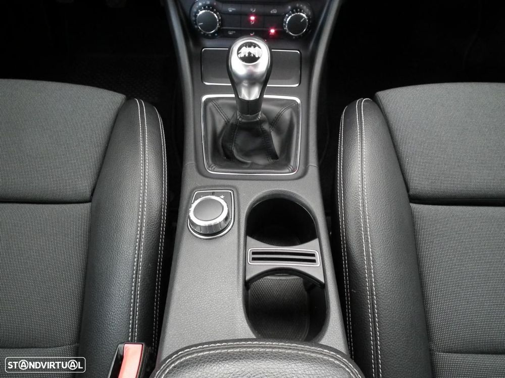 Mercedes-Benz A 180 d AMG Line - 20