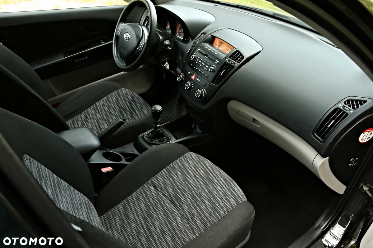 Kia Ceed - 8