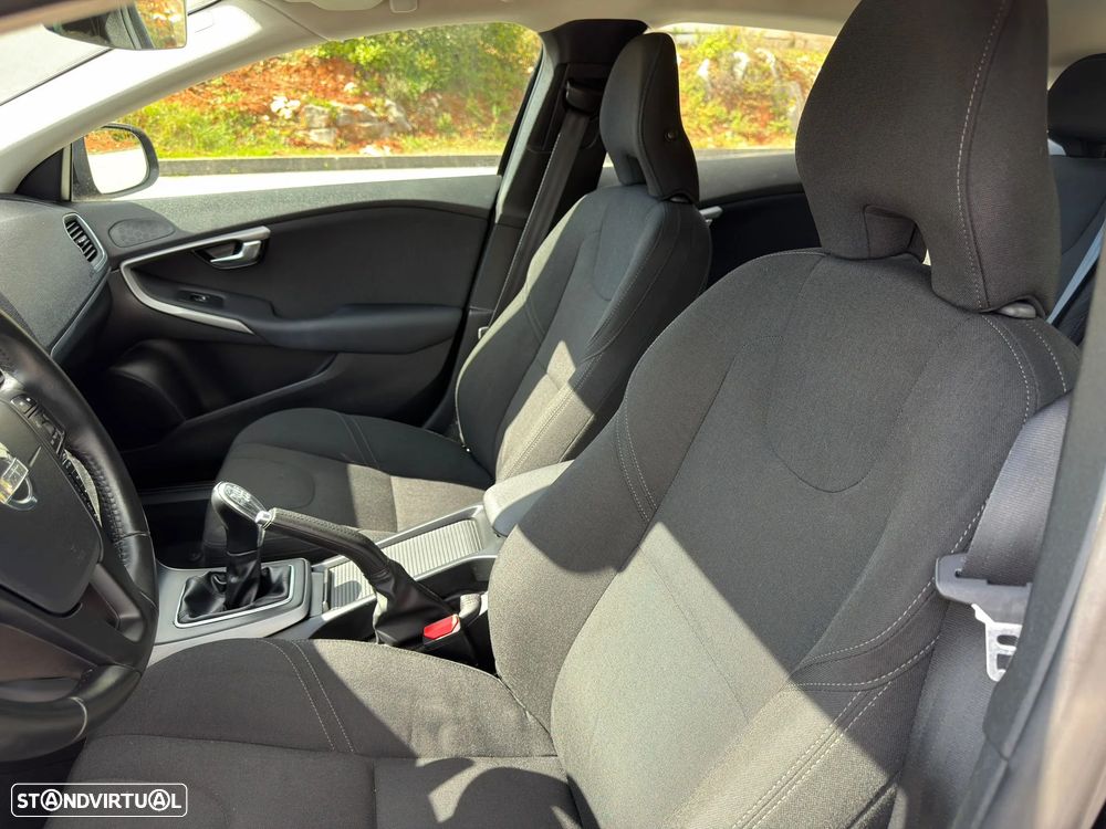 Volvo V40 D2 Momentum - 32