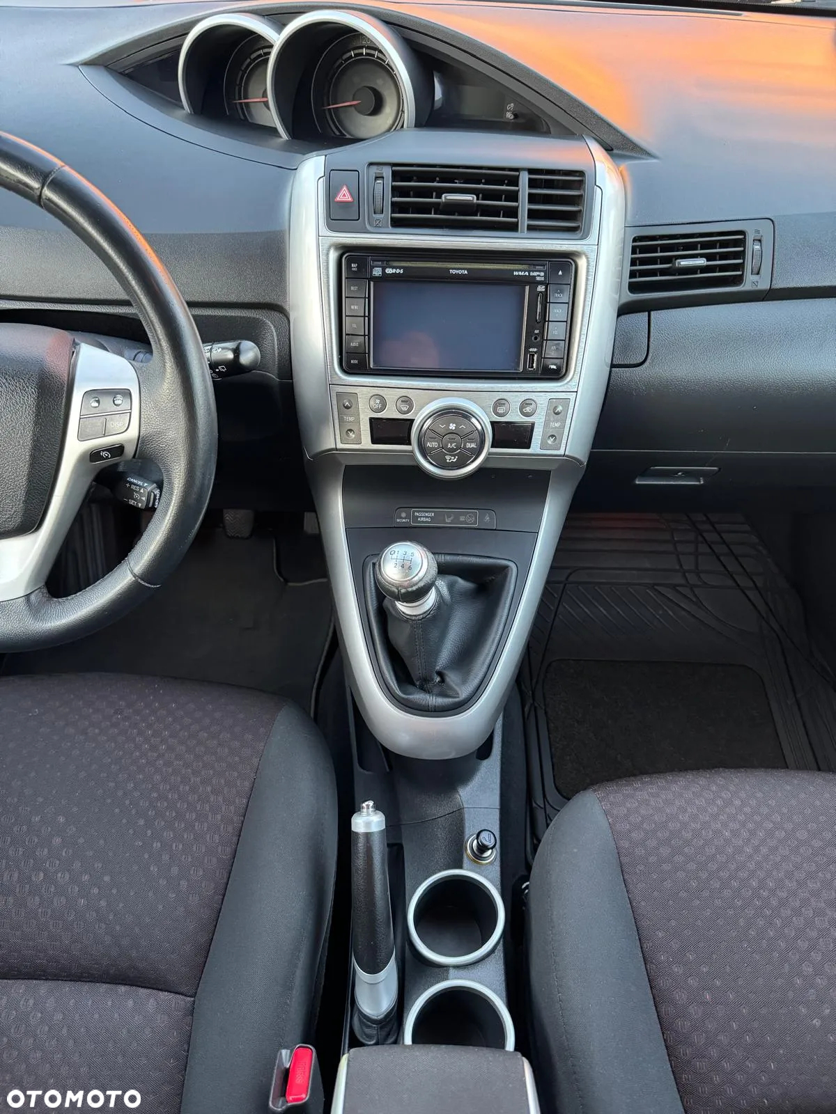 Toyota Verso 2.0 D-4D Premium - 26