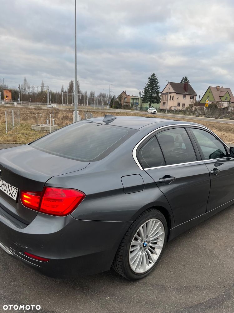 BMW Seria 3 328i xDrive Luxury Line - 14