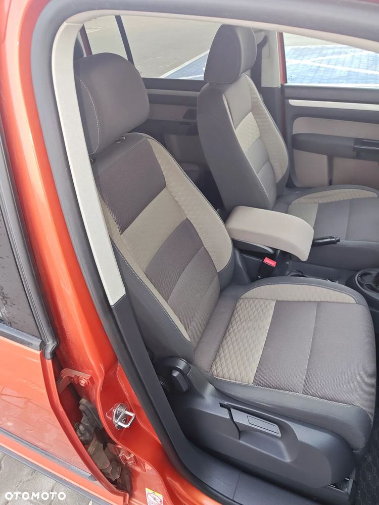 Volkswagen Touran 2.0 TDI DPF Cross - 3