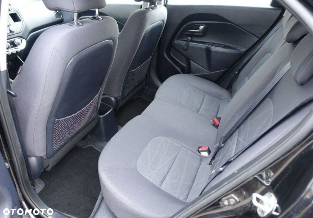 Kia Rio - 12