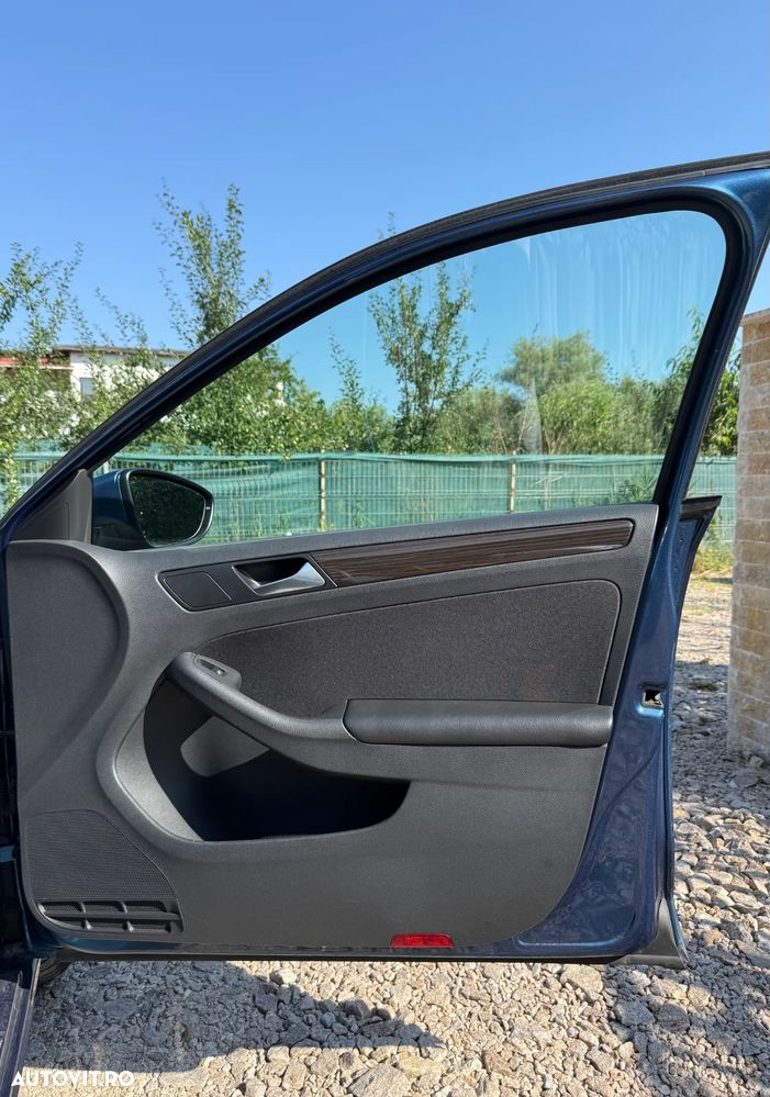 Volkswagen Jetta - 14