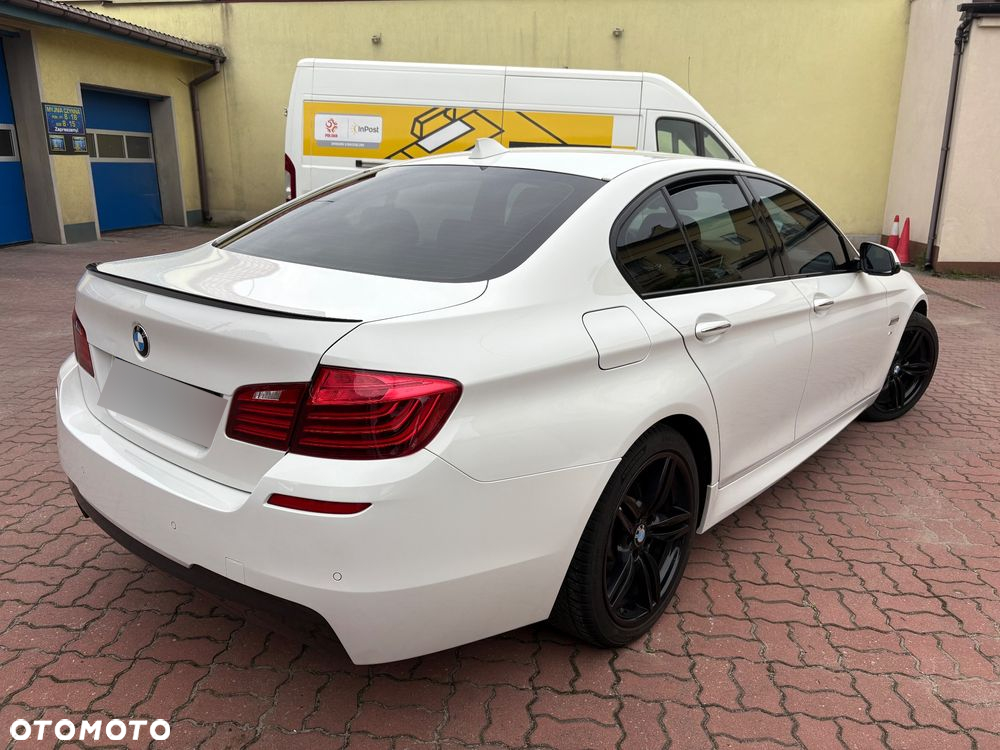 BMW Seria 5 525d xDrive - 9