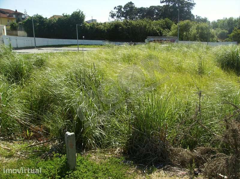 Lote de terreno com 2600m2, em zona privilegiada, próximo às praias de - Grande imagem: 2/3