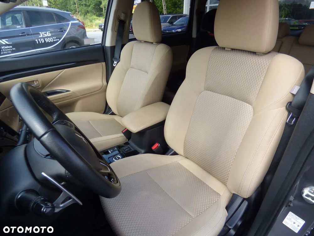 Mitsubishi Outlander - 22