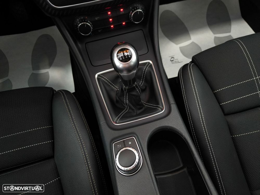 Mercedes-Benz GLA 180 d Urban - 15