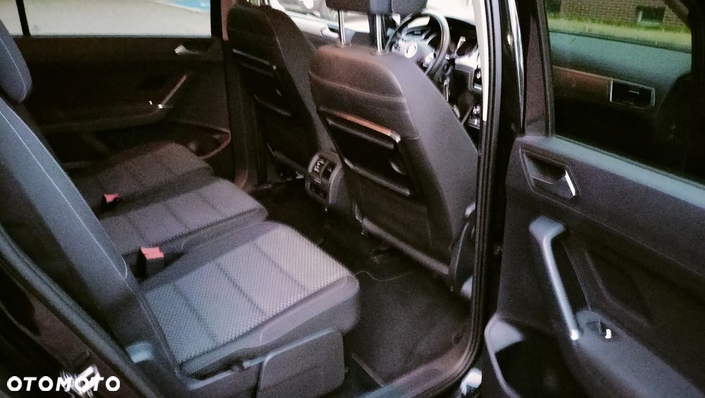 Volkswagen Touran - 12